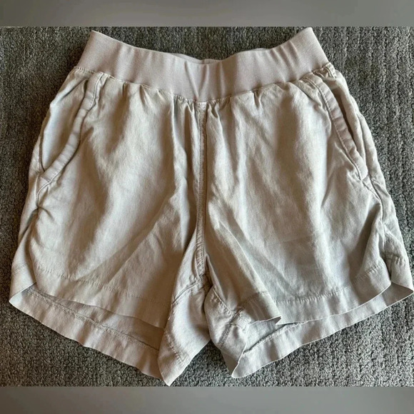 FAHERTY Women’s Arlie Day Casual Linen Blend Shorts in Stone - Picture 2 of 8